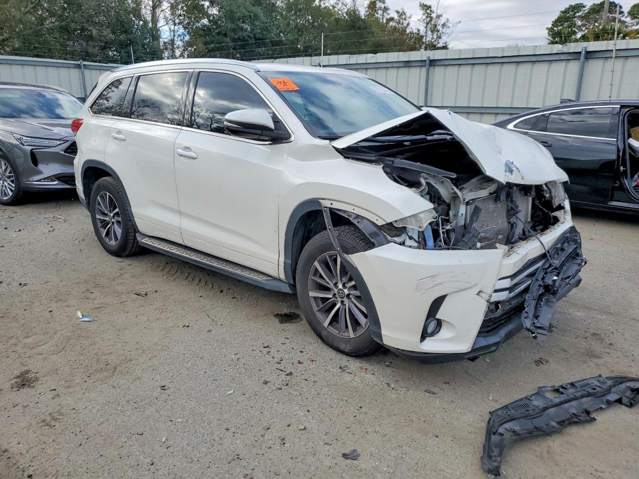 2018 TOYOTA HIGHLANDER SE photo 4