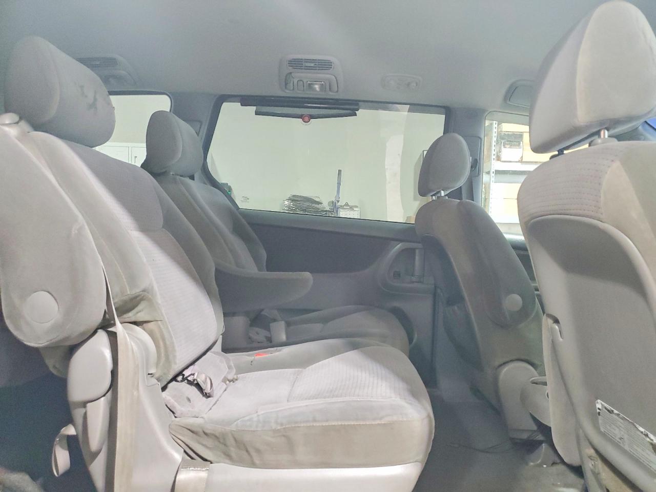 2006 TOYOTA SIENNA CE photo 11