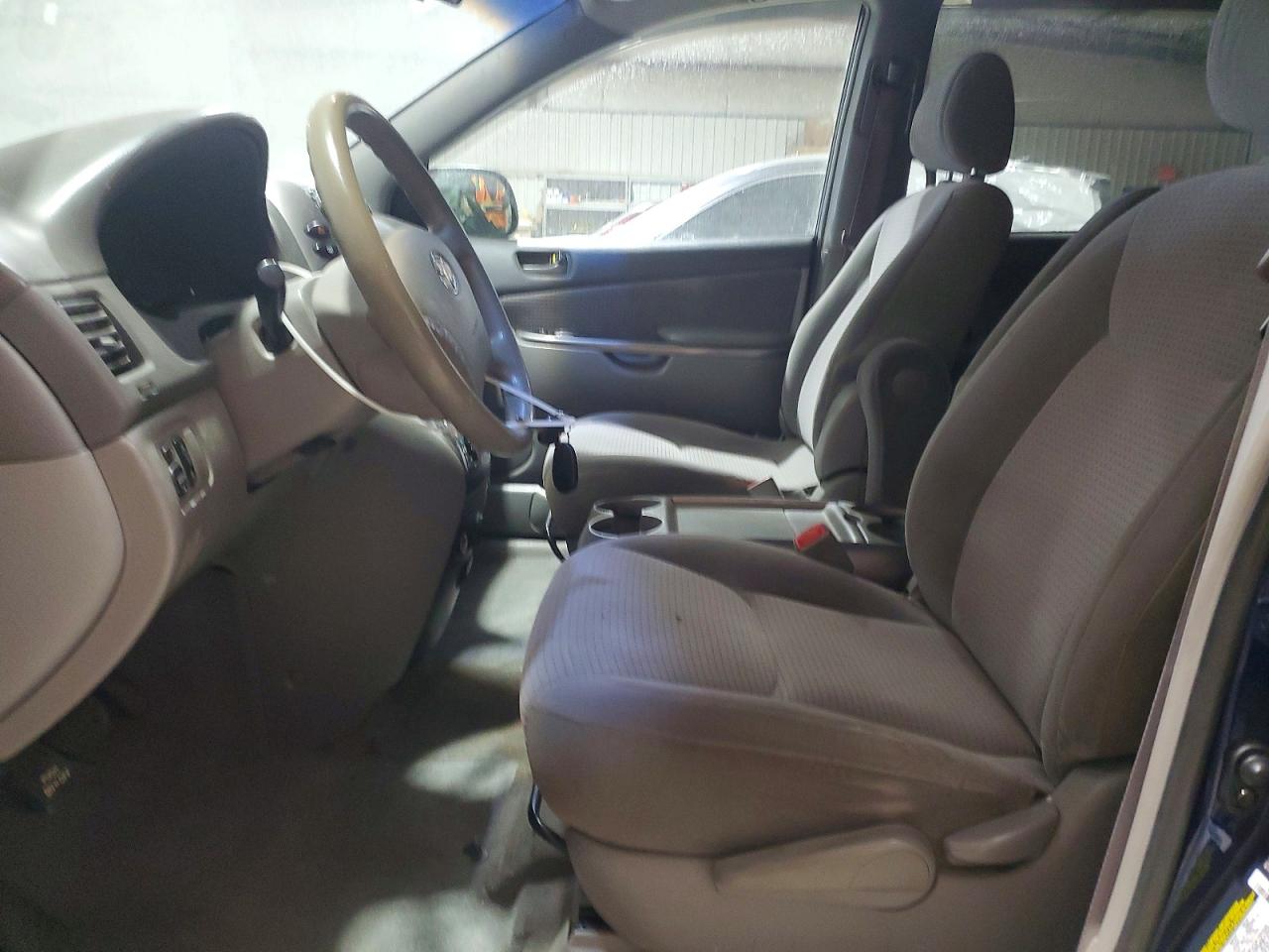 2006 TOYOTA SIENNA CE photo 7