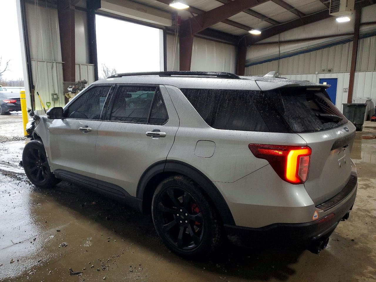 2020 FORD EXPLORER ST photo 2