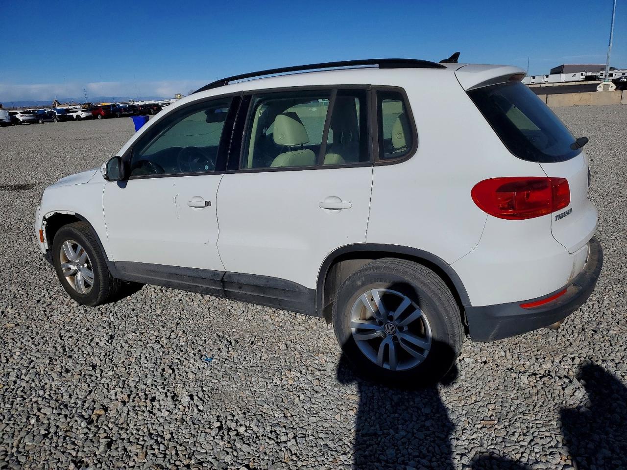 2017 VOLKSWAGEN TIGUAN S photo 2