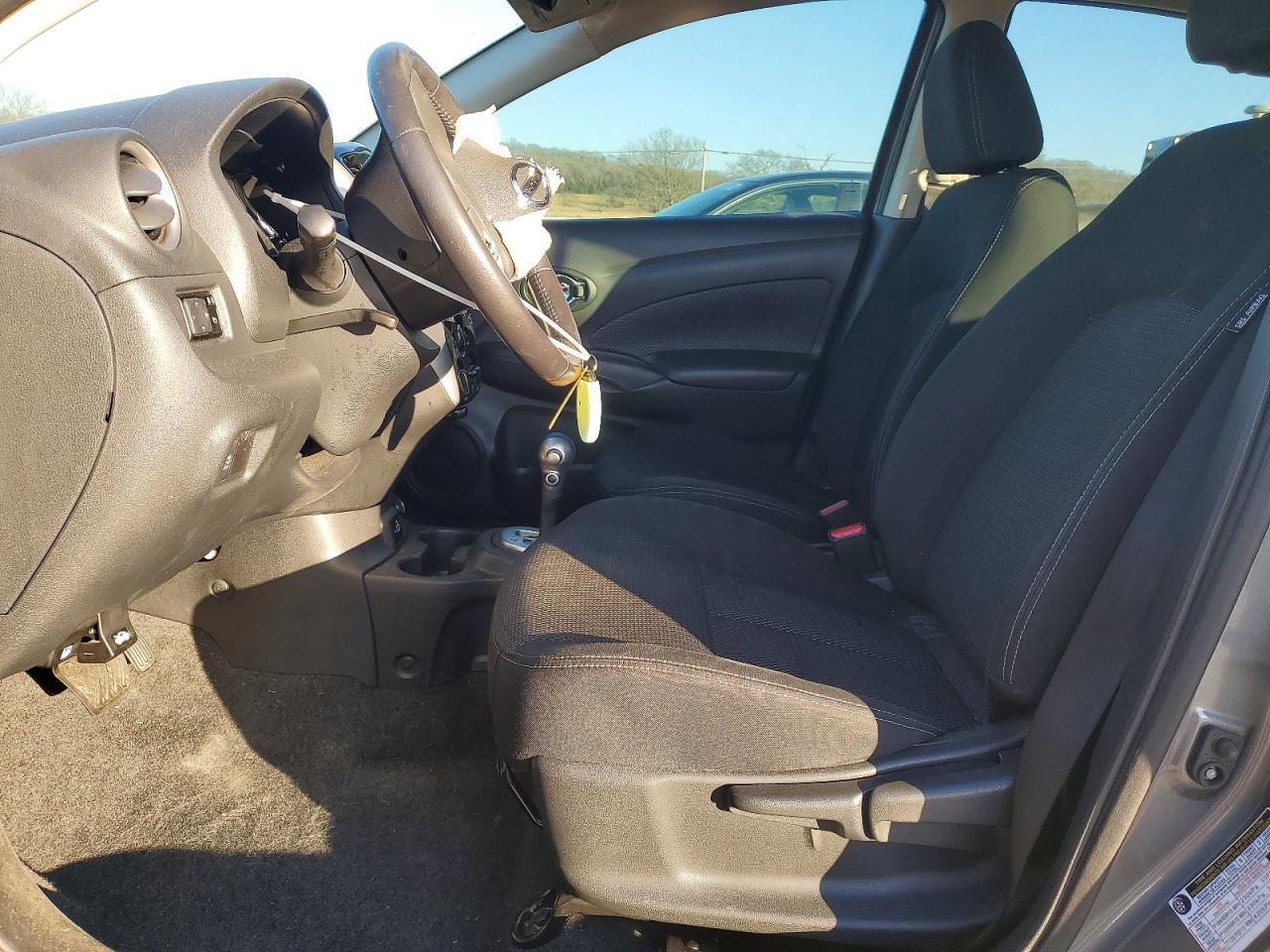 2019 NISSAN VERSA SV photo 13