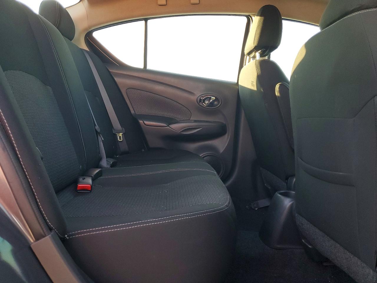 2019 NISSAN VERSA SV photo 19