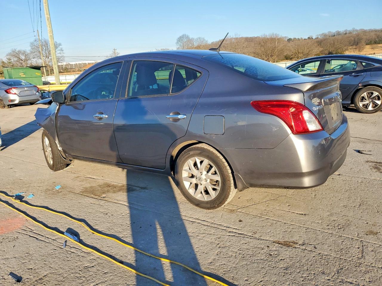 2019 NISSAN VERSA SV photo 3