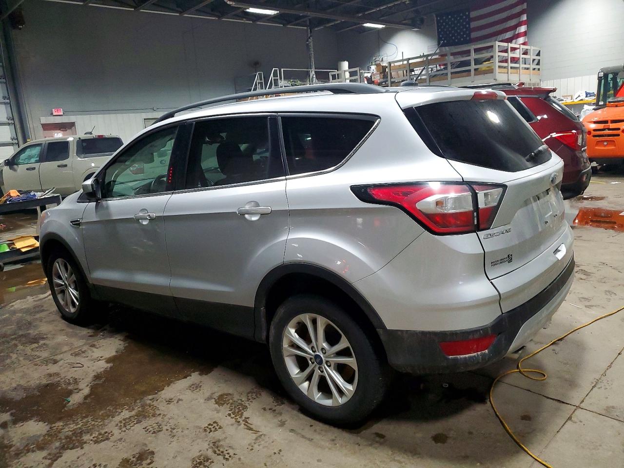 2018 FORD ESCAPE SE photo 2