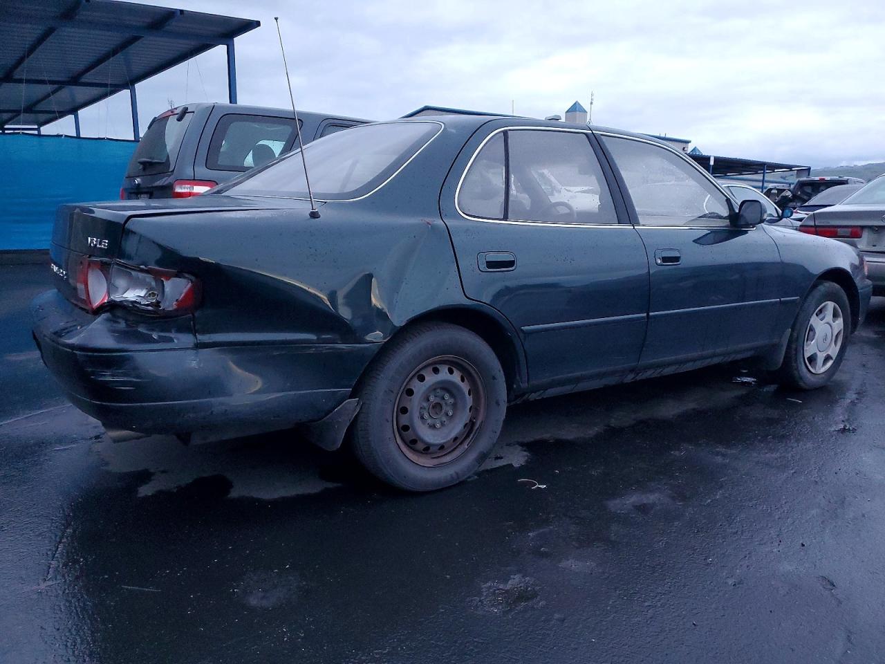 1995 TOYOTA CAMRY LE photo 3