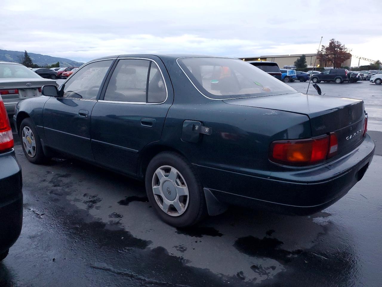 1995 TOYOTA CAMRY LE photo 2