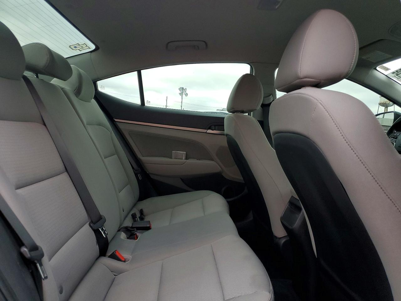 2017 HYUNDAI ELANTRA SE photo 10