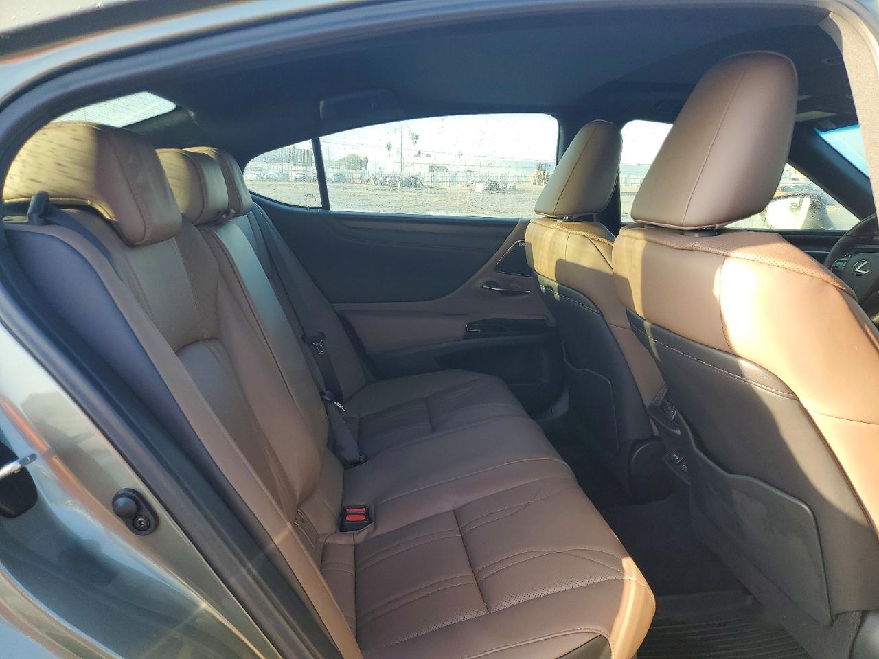 2025 LEXUS ES 300H BASE photo 10