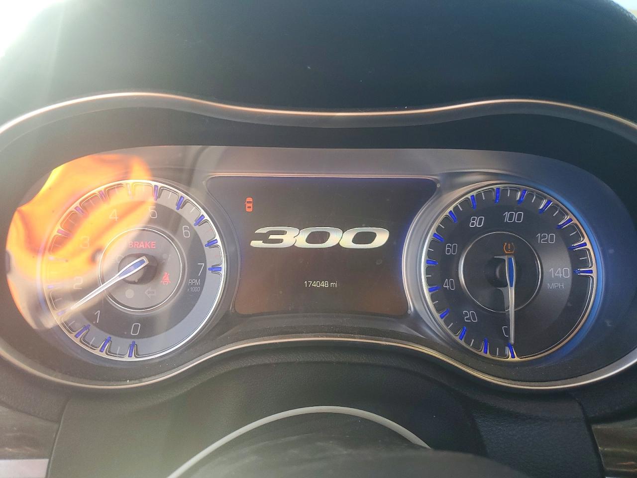 2016 CHRYSLER 300 LIMITED photo 9