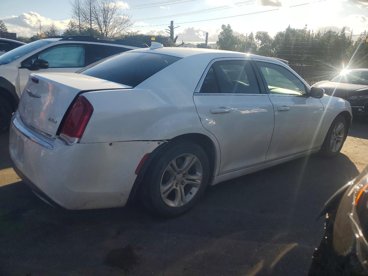 2016 CHRYSLER 300 LIMITED photo 3