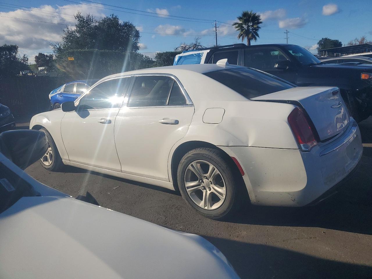 2016 CHRYSLER 300 LIMITED photo 2