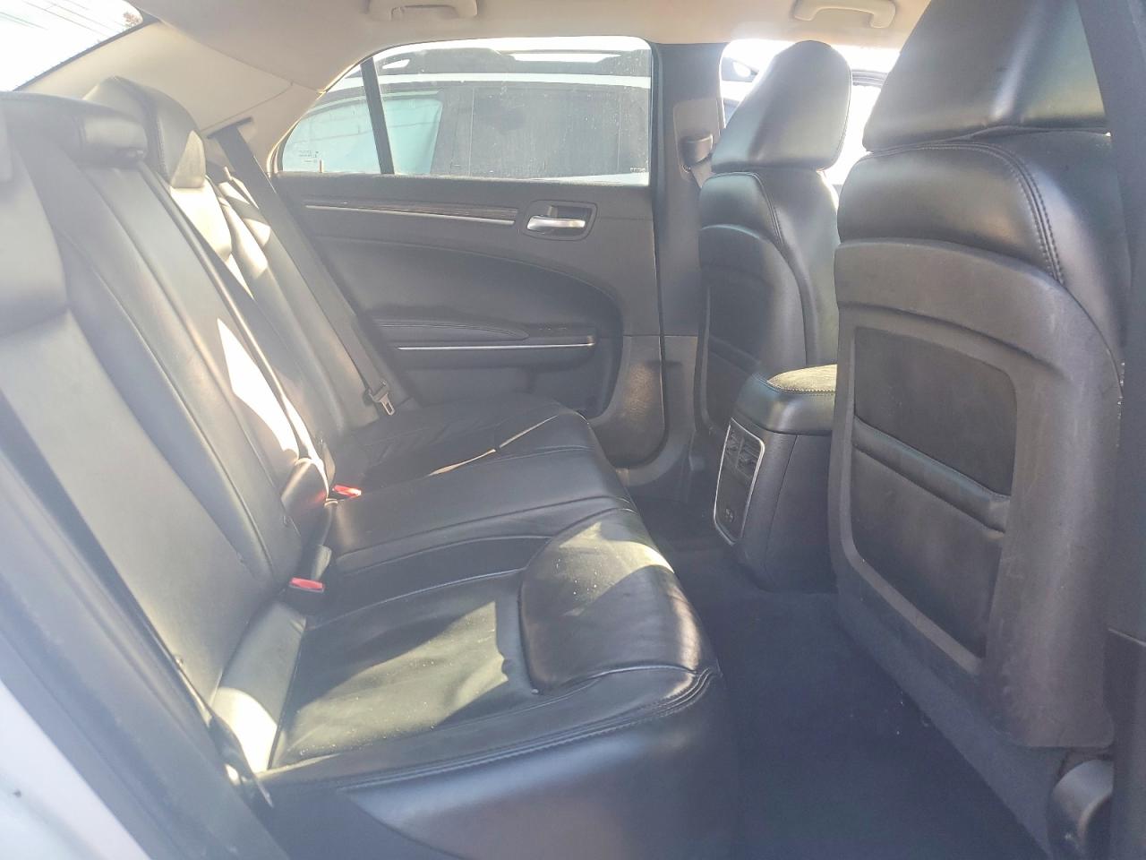 2016 CHRYSLER 300 LIMITED photo 10