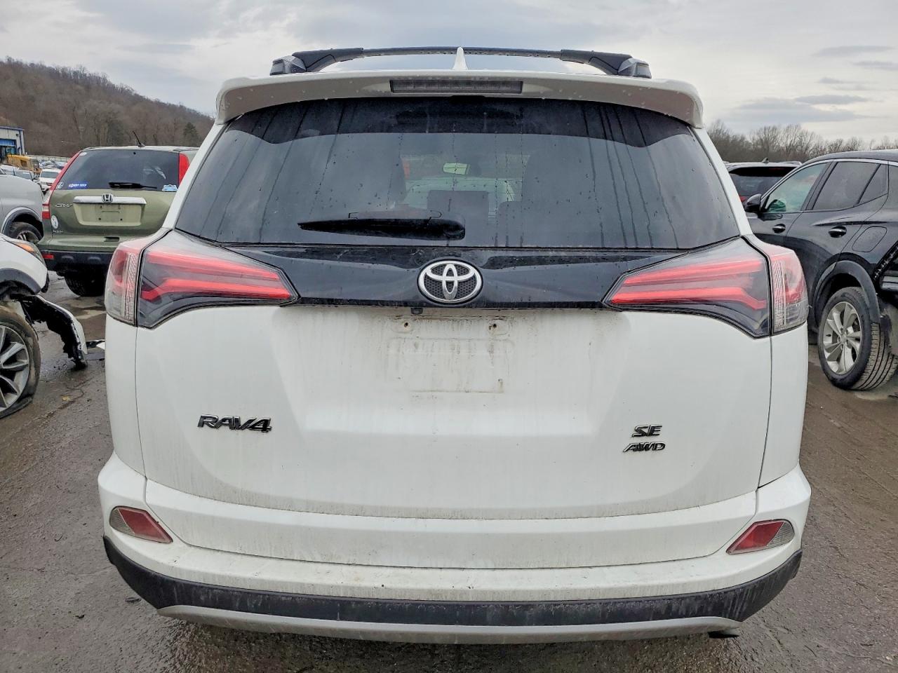 2018 TOYOTA RAV4 SE photo 6