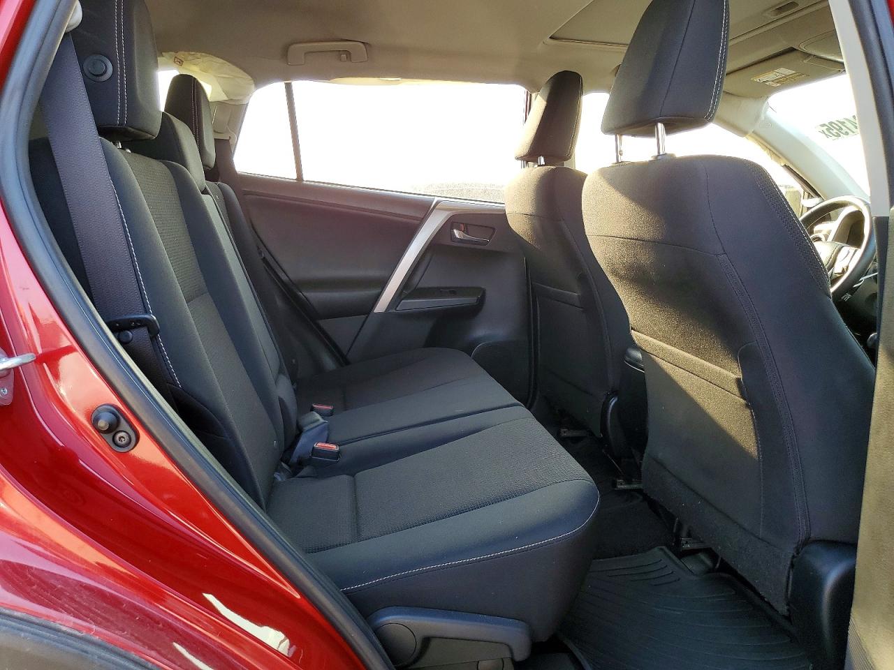 2017 TOYOTA RAV4 XLE photo 10