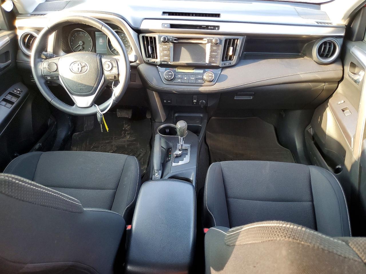 2017 TOYOTA RAV4 XLE photo 8
