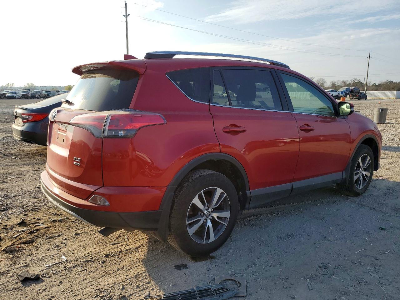 2017 TOYOTA RAV4 XLE photo 3