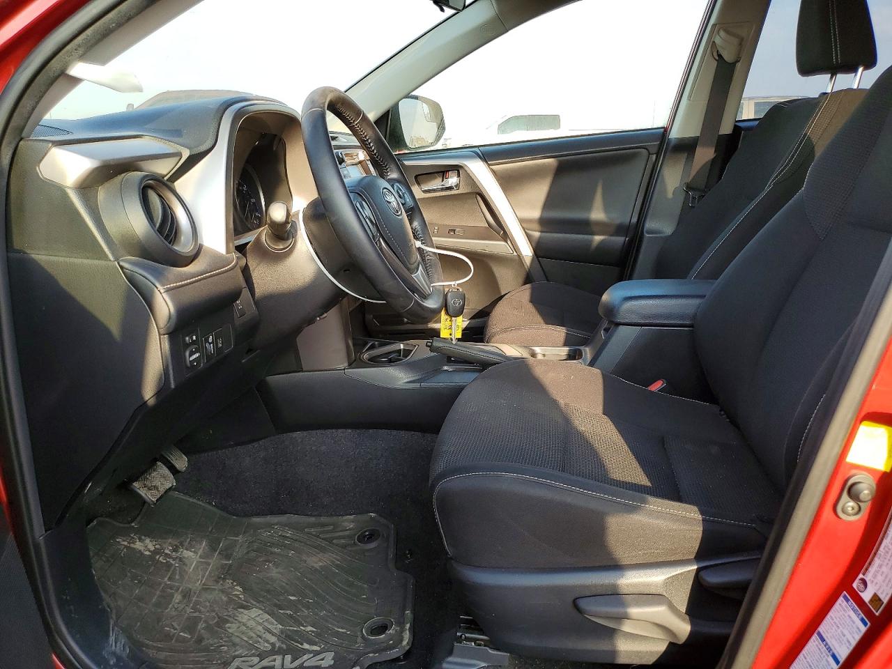 2017 TOYOTA RAV4 XLE photo 7
