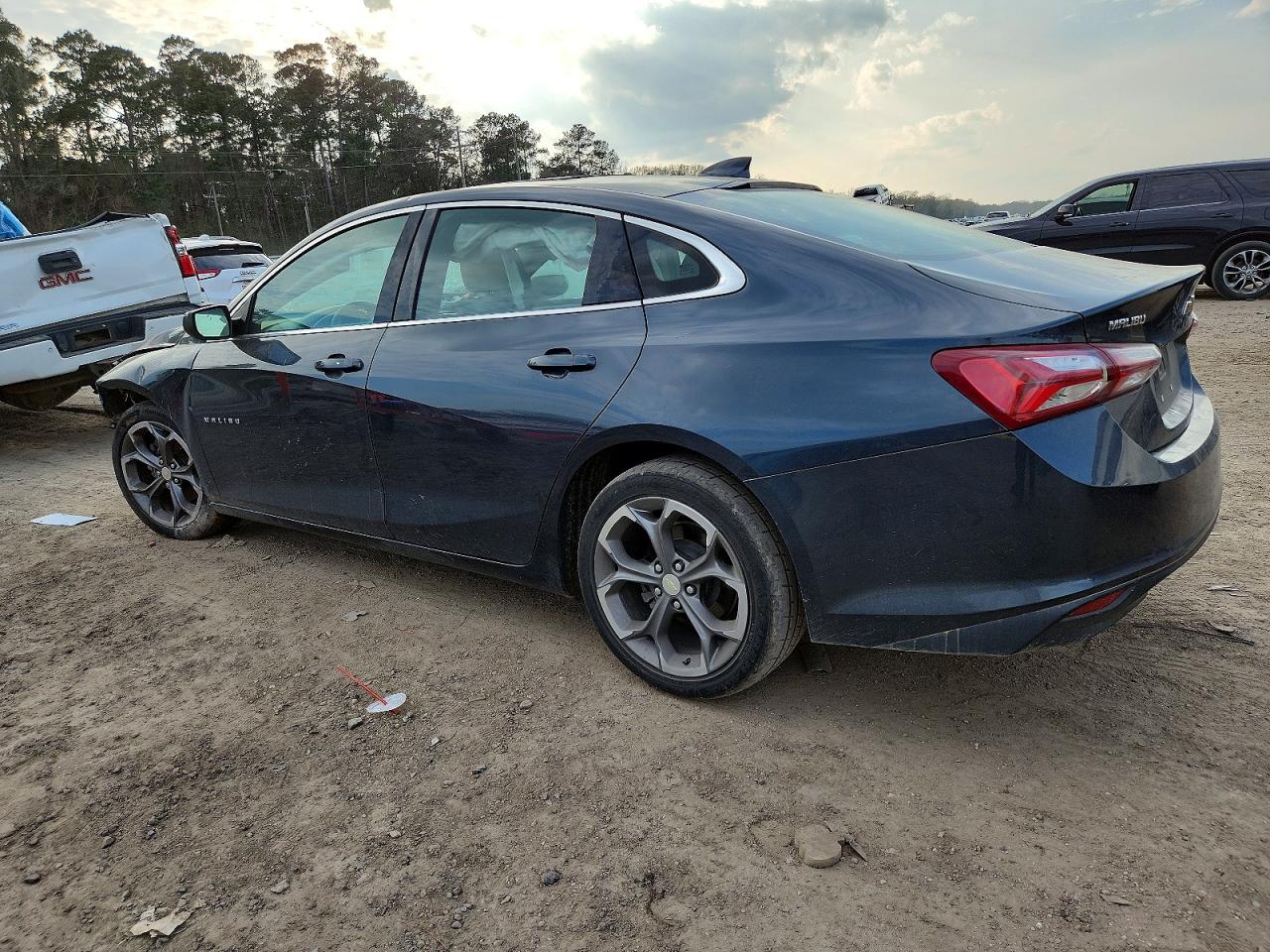 2021 CHEVROLET MALIBU LT photo 2