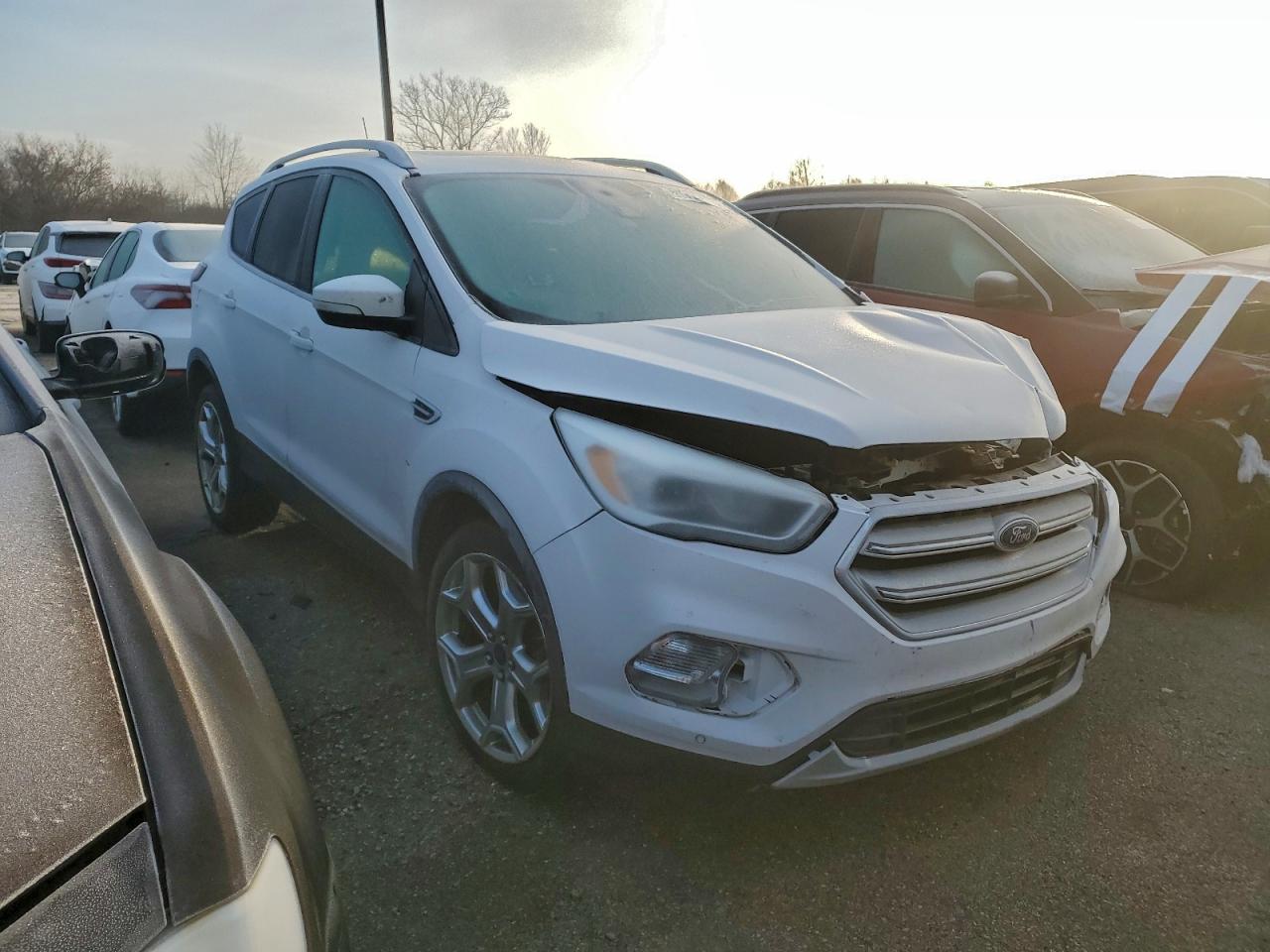 2017 FORD ESCAPE TITANIUM photo 4