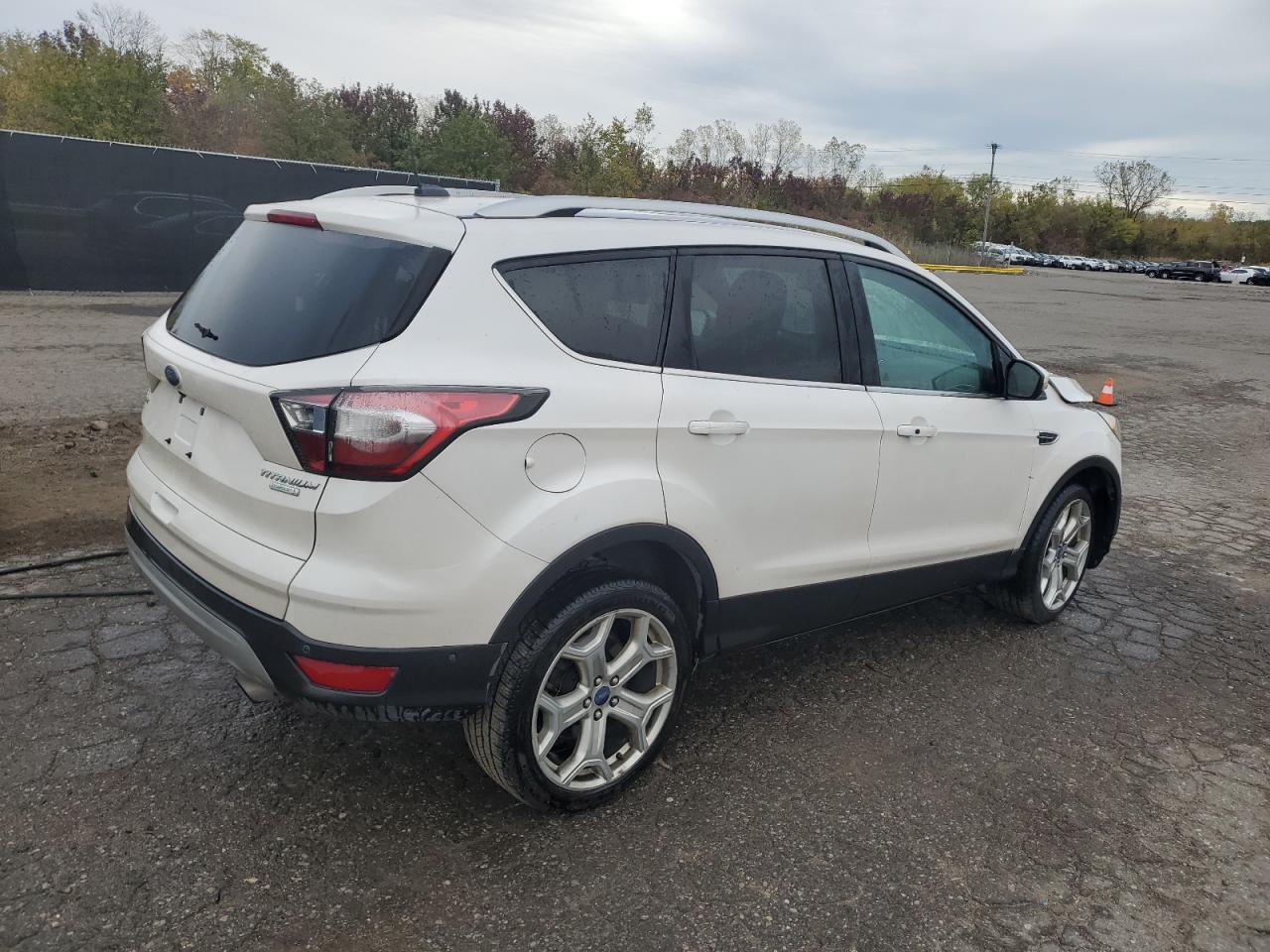 2017 FORD ESCAPE TITANIUM photo 3