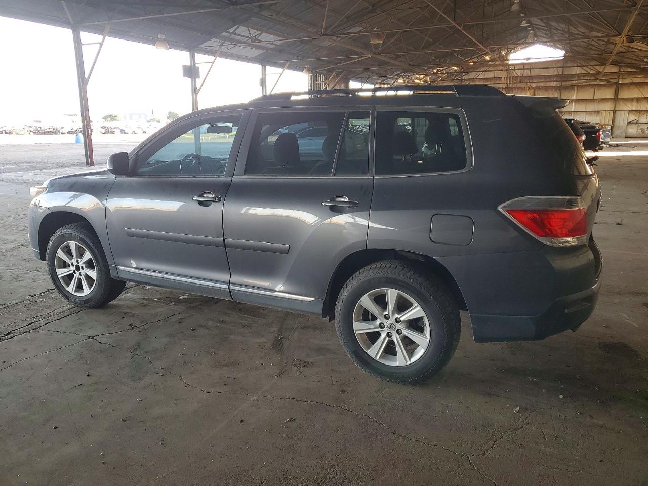 2012 TOYOTA HIGHLANDER BASE photo 2