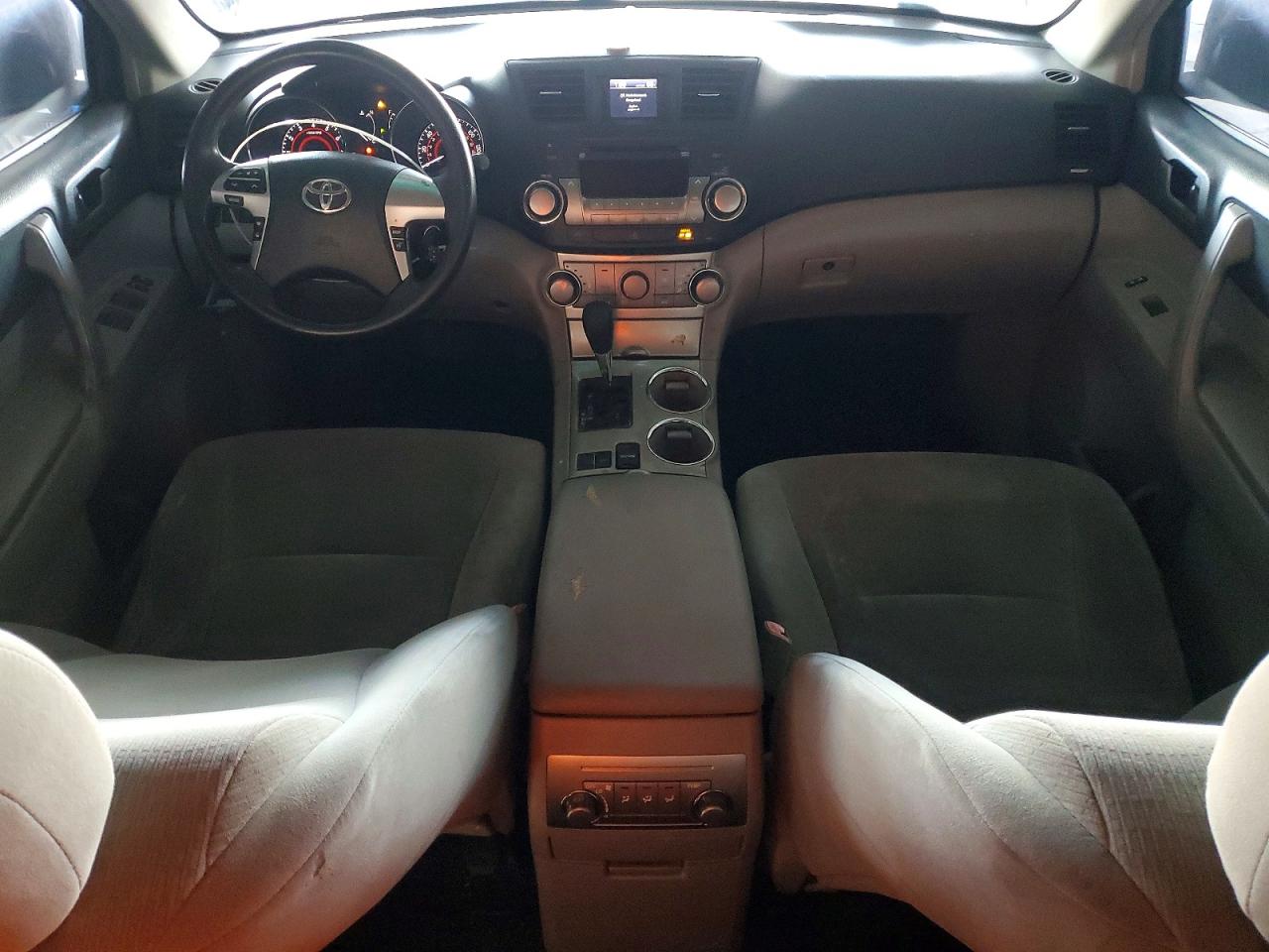 2012 TOYOTA HIGHLANDER BASE photo 8