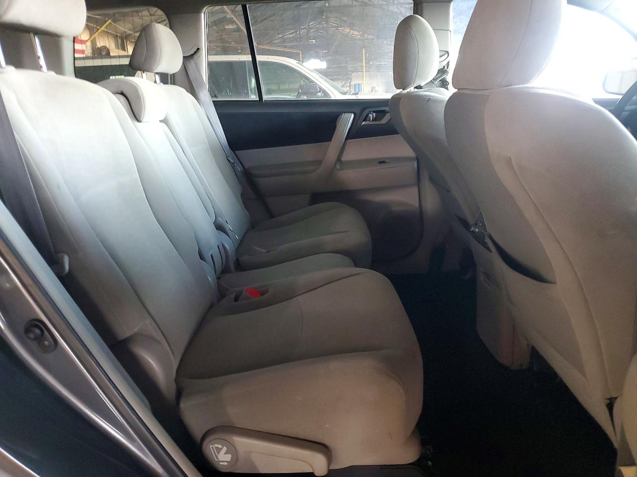 2012 TOYOTA HIGHLANDER BASE photo 10