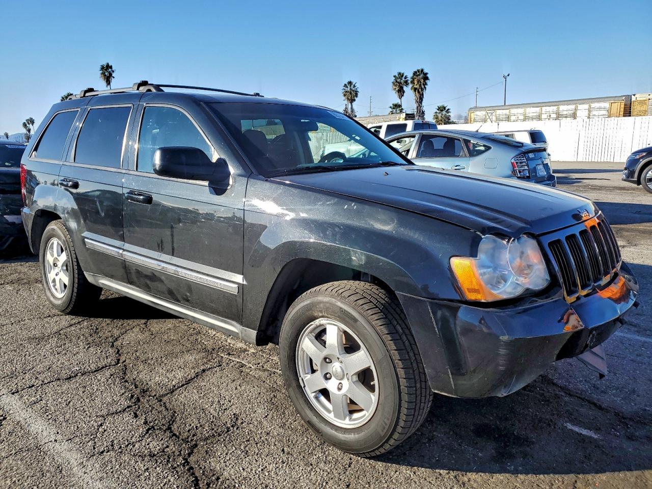 2010 JEEP GRAND CHEROKEE LAREDO photo 4