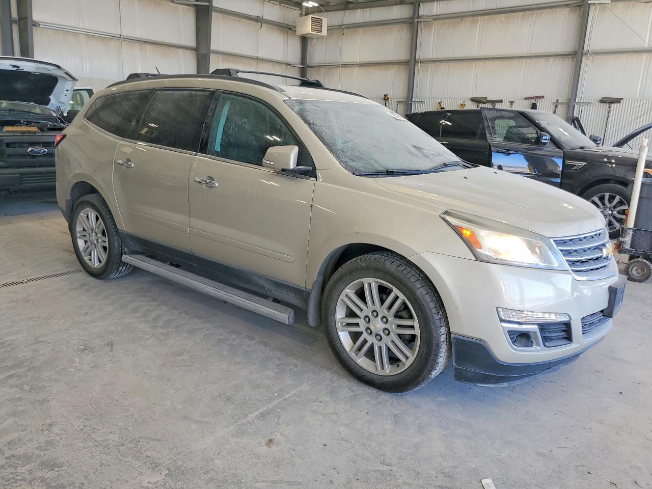 2014 CHEVROLET TRAVERSE LT photo 4