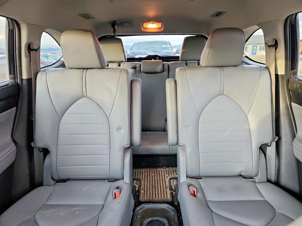 2020 TOYOTA HIGHLANDER XLE photo 10