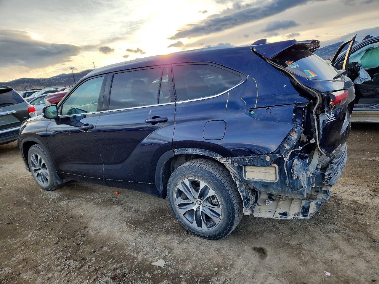 2020 TOYOTA HIGHLANDER XLE photo 2