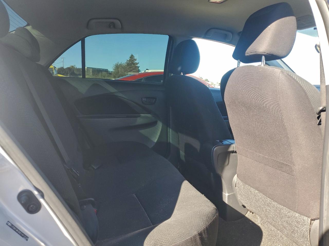 2012 TOYOTA YARIS photo 10