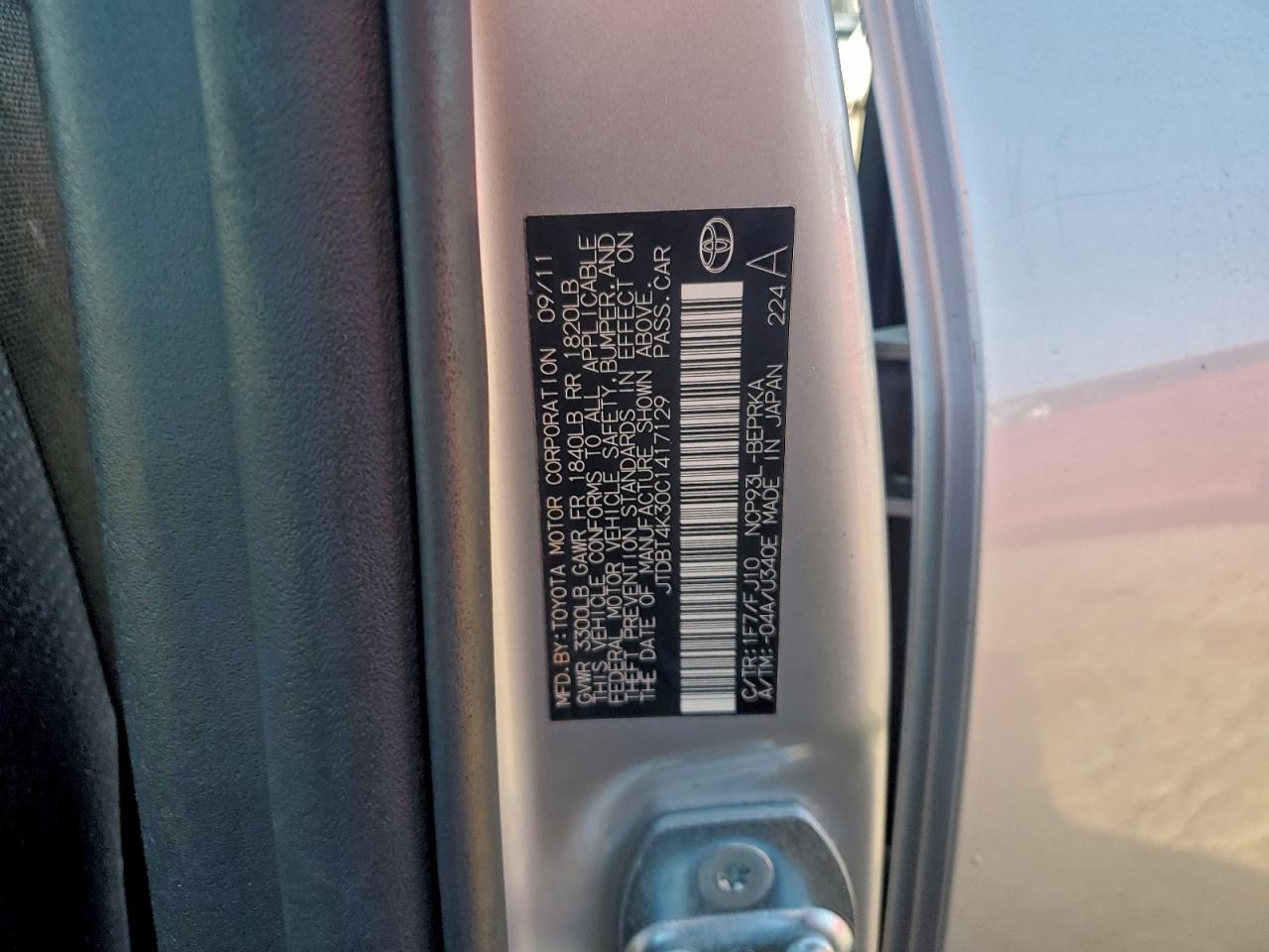 2012 TOYOTA YARIS photo 12