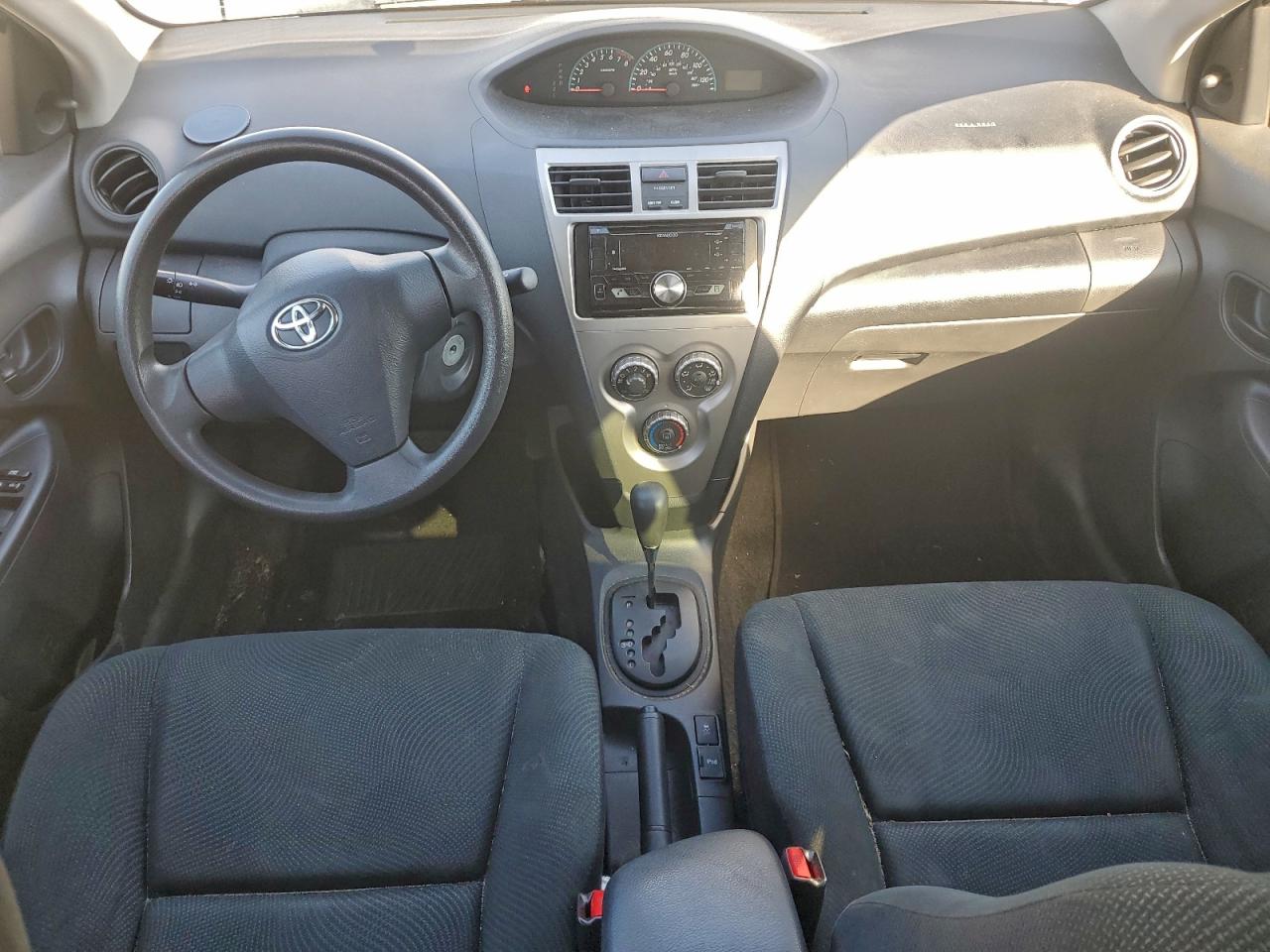 2012 TOYOTA YARIS photo 8