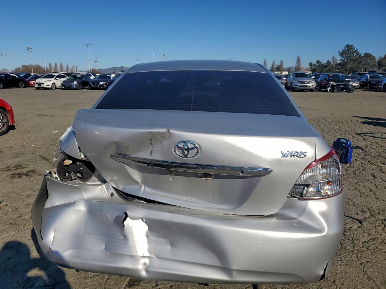 2012 TOYOTA YARIS photo 6