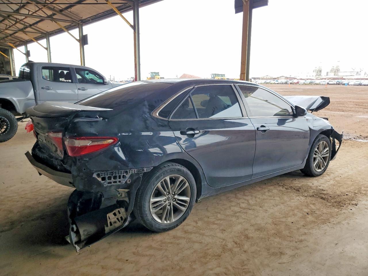 2017 TOYOTA CAMRY LE photo 3