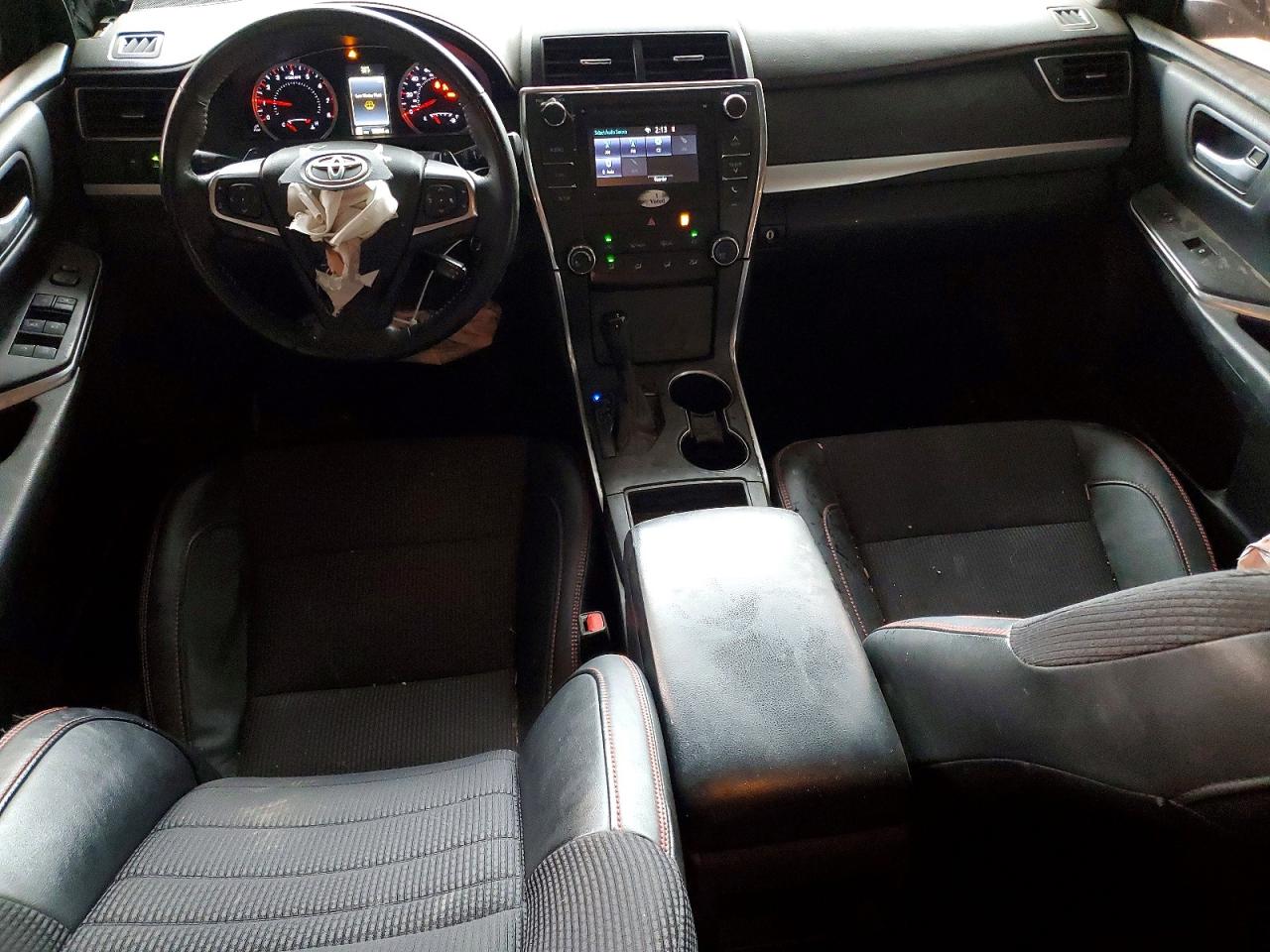 2017 TOYOTA CAMRY LE photo 8