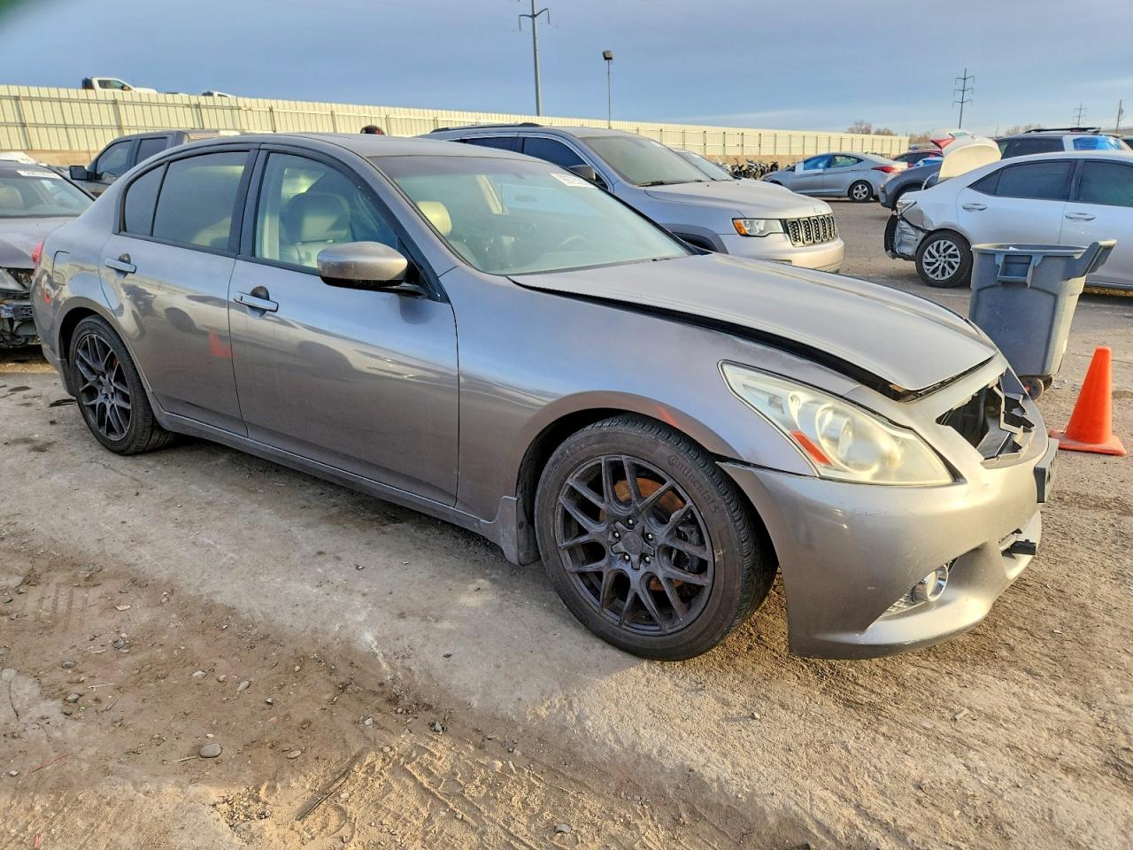 2013 INFINITI G37 BASE photo 4