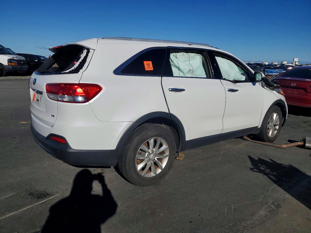 2016 KIA SORENTO LX photo 3