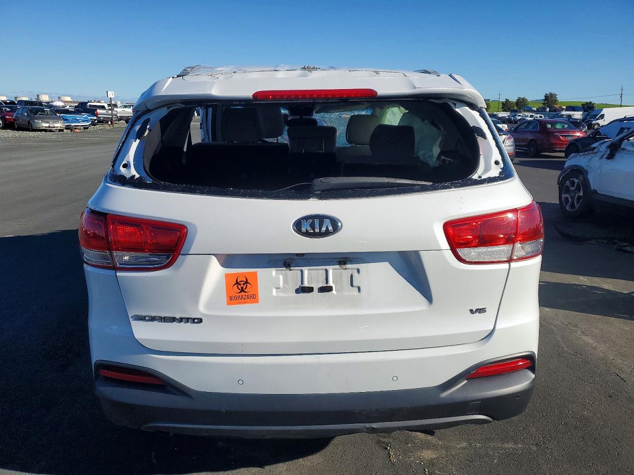2016 KIA SORENTO LX photo 6