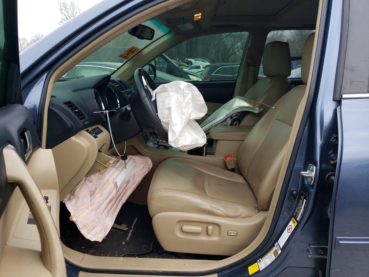 2012 TOYOTA HIGHLANDER BASE photo 7