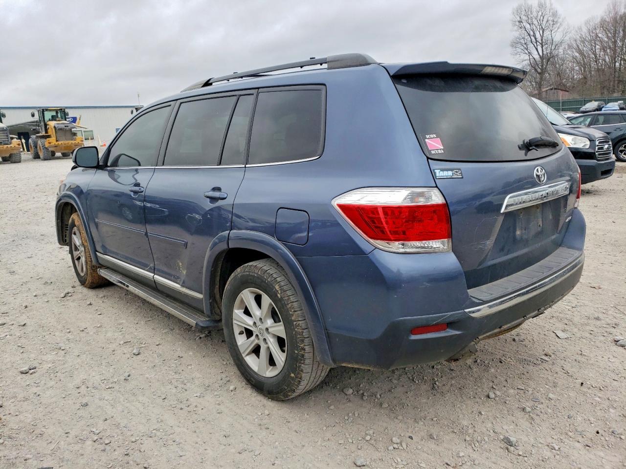 2012 TOYOTA HIGHLANDER BASE photo 2