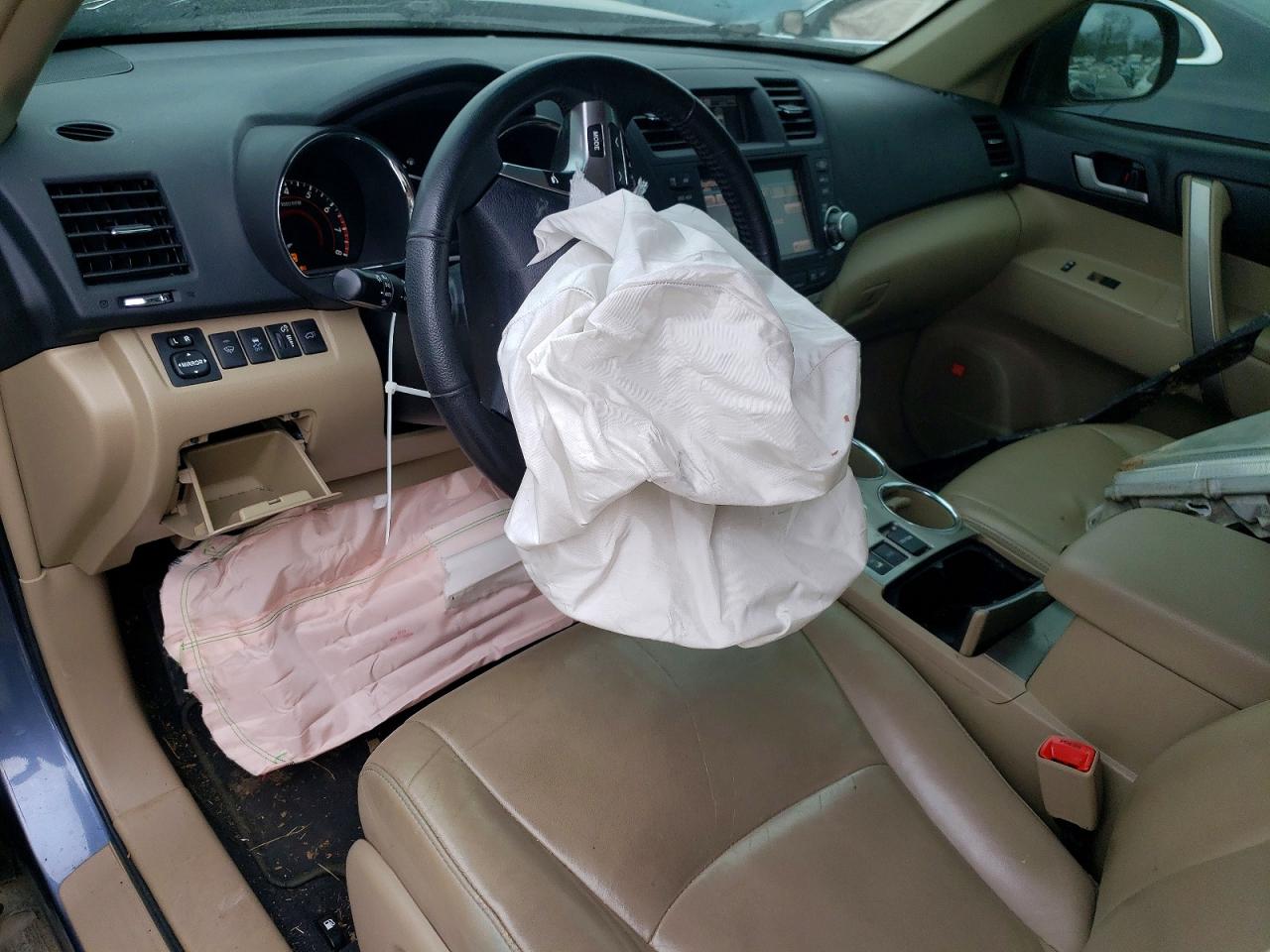 2012 TOYOTA HIGHLANDER BASE photo 8