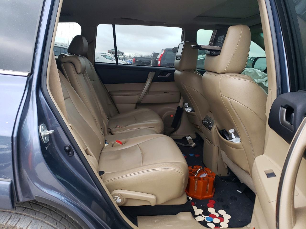 2012 TOYOTA HIGHLANDER BASE photo 11