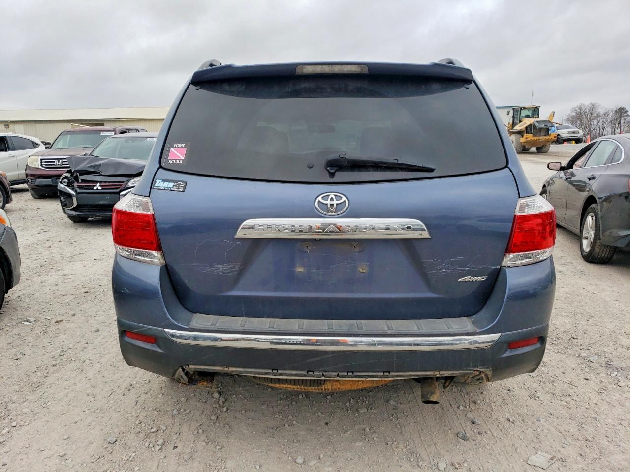 2012 TOYOTA HIGHLANDER BASE photo 6