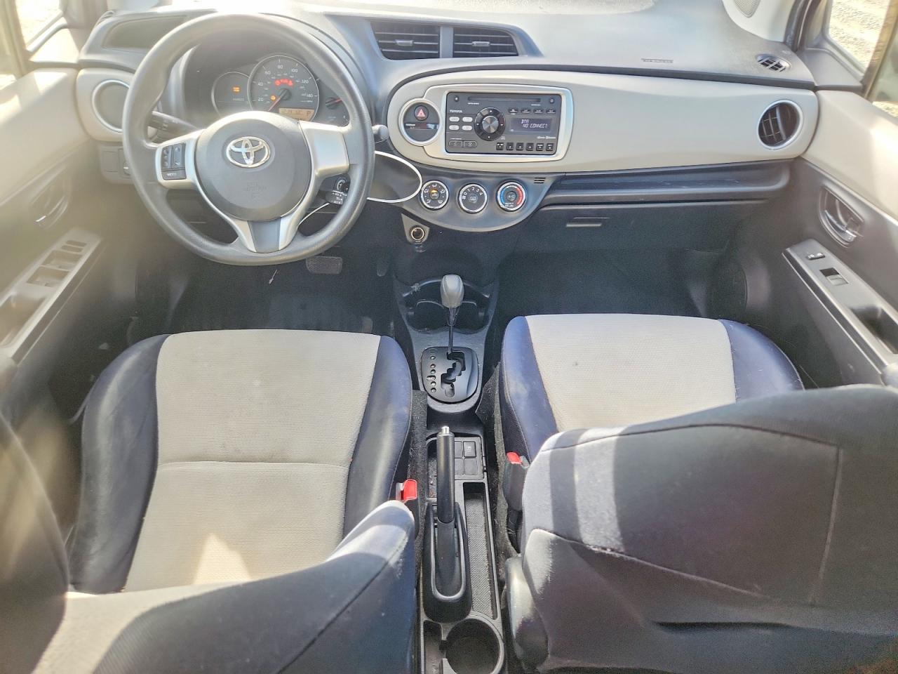 2012 TOYOTA YARIS photo 8