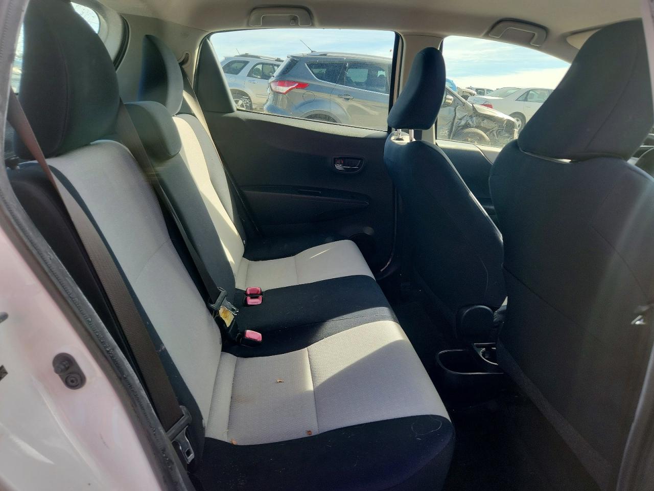2012 TOYOTA YARIS photo 10