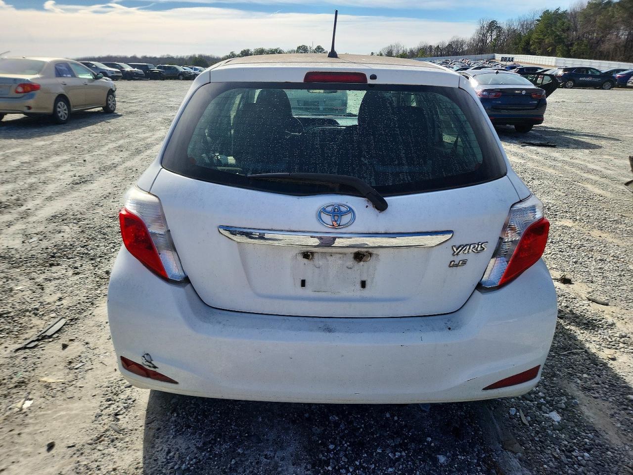 2012 TOYOTA YARIS photo 6