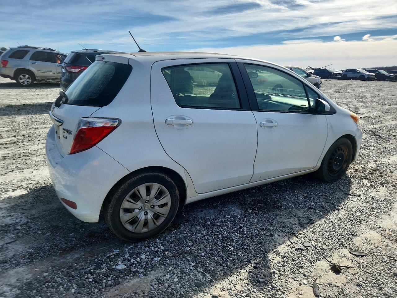 2012 TOYOTA YARIS photo 3